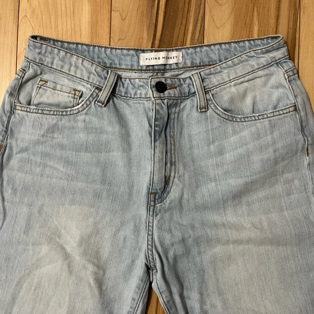 Flying Monkey Crop Distressed Denim Jeans Light Wash Inseam 23.5” Size 27